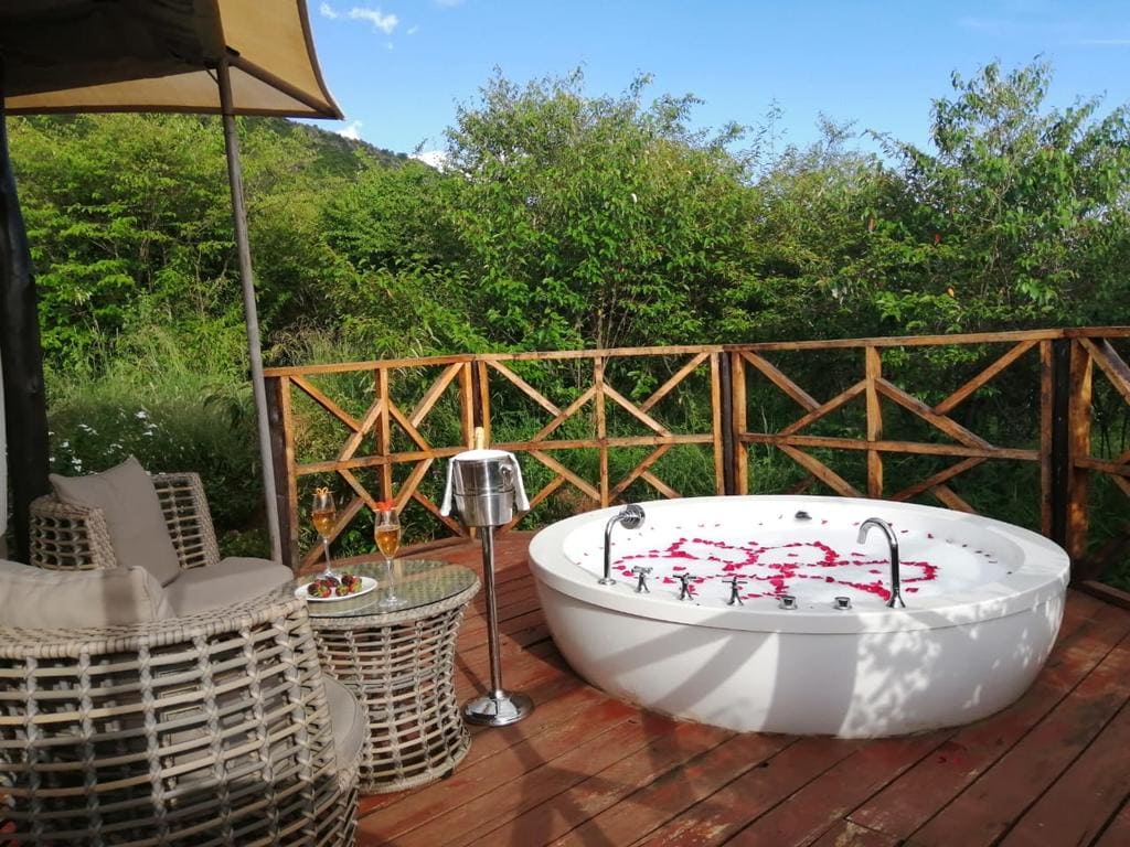 Book Emaiyan Luxury Camp at a great rate